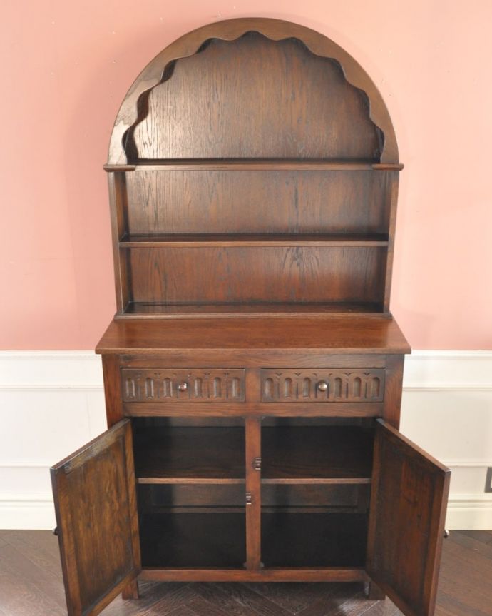 アンティークのキャビネット アンティーク家具 カップボード 扉を開けてみると…中が見えない扉の中も、キレイに修復しました。(m-670-f)