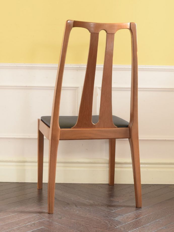 ビンテージチェアの後ろ姿