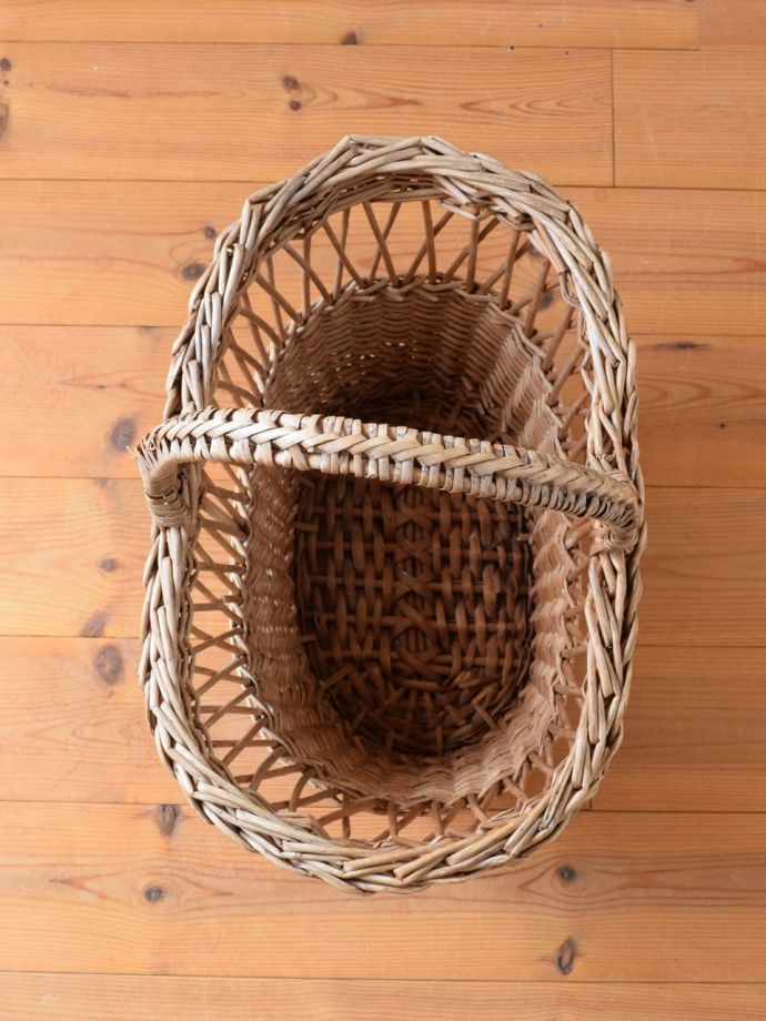 イギリスから届いたおしゃれなバスケット、シングルハンドルの