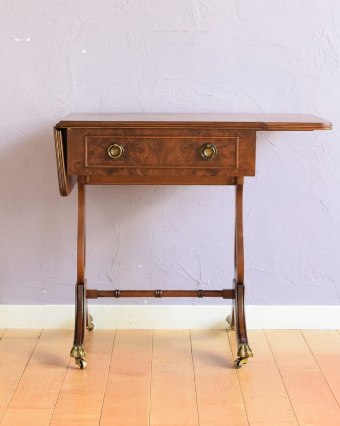 アンティークのテーブル　アンティーク家具　センターテーブル　片方だけ開いても使えます3WAYで使えるから、片側だけ開いた状態でもOK。(m-672-f)