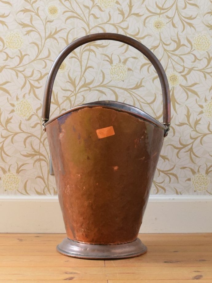 コールボックスの後ろ姿