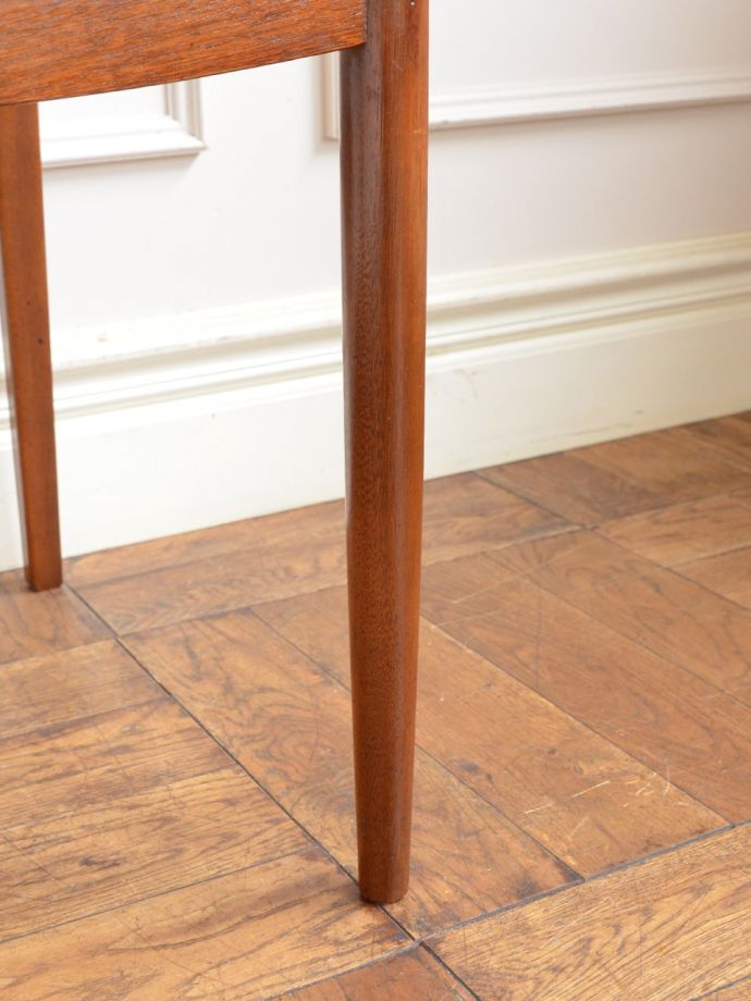 G-PLANの椅子の足