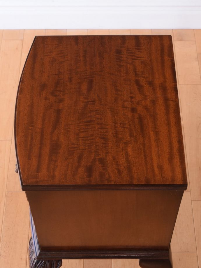 サイドキャビネットの天板