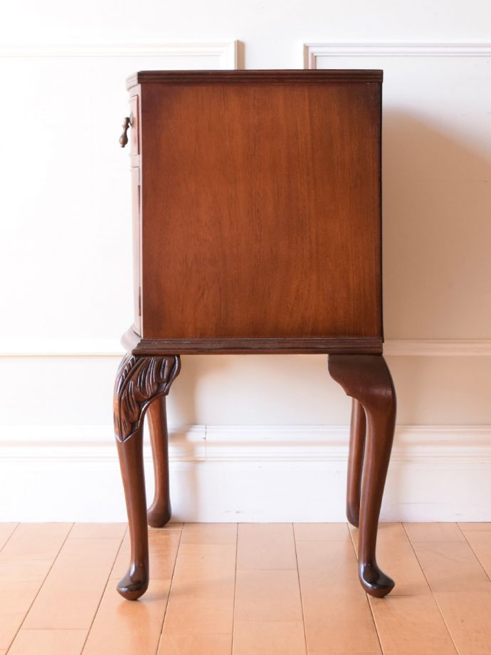 サイドキャビネットの側面