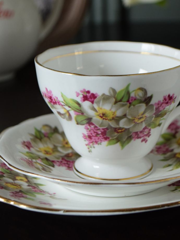 ベルチャイナのカップ&ソーサー(トリオ)