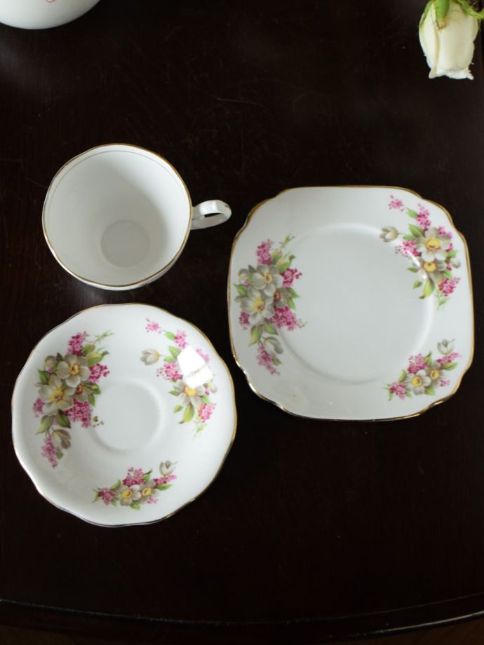 英国アンティークのおしゃれな食器