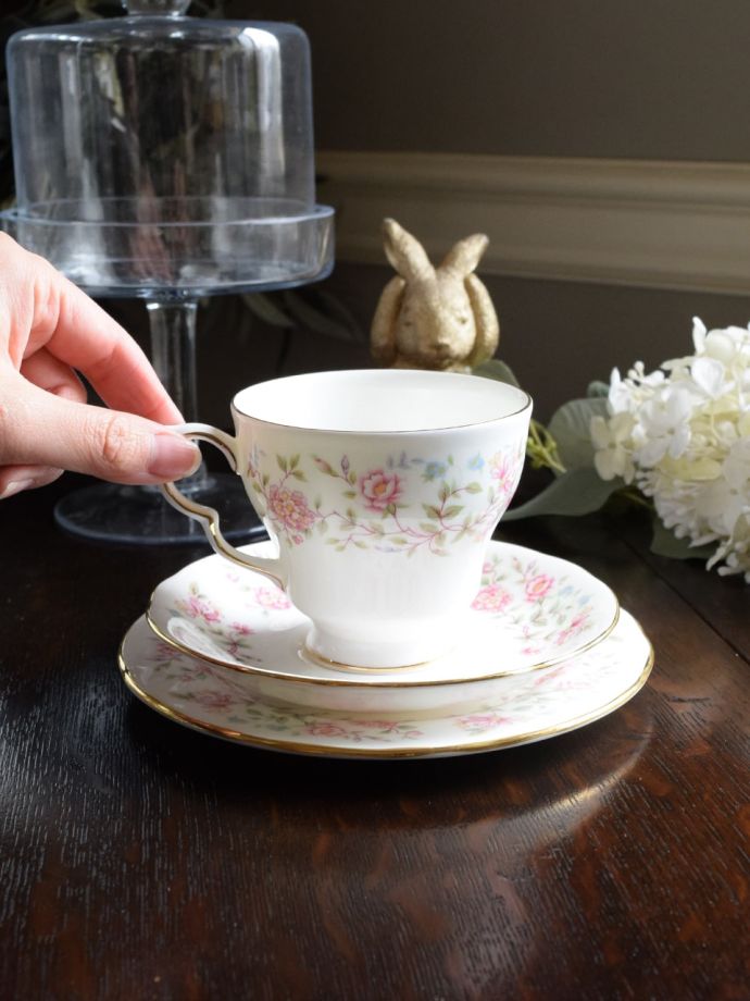 イギリスのカップ＆ソーサー(トリオ)