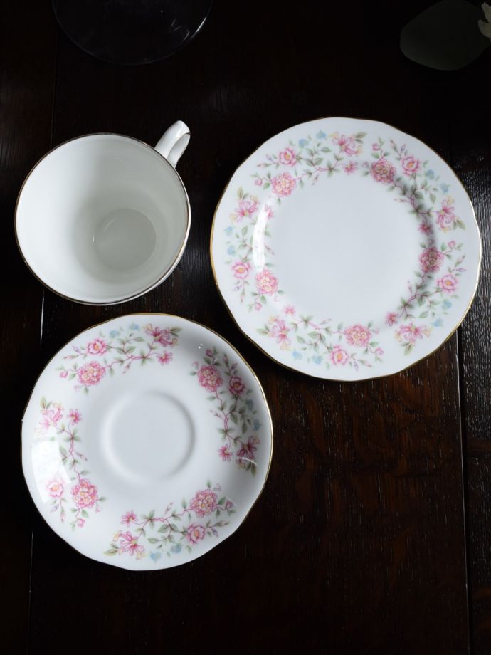英国アンティークのおしゃれな食器