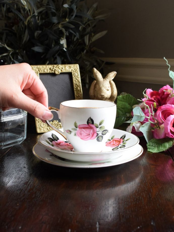 イギリスのカップ＆ソーサー(トリオ)