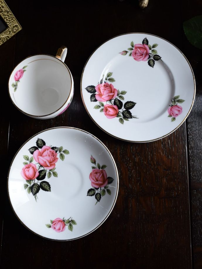 英国アンティークのおしゃれな食器