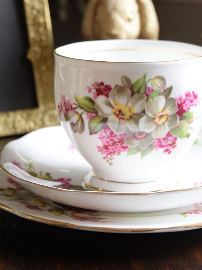 ベルチャイナのカップ&ソーサー(トリオ)