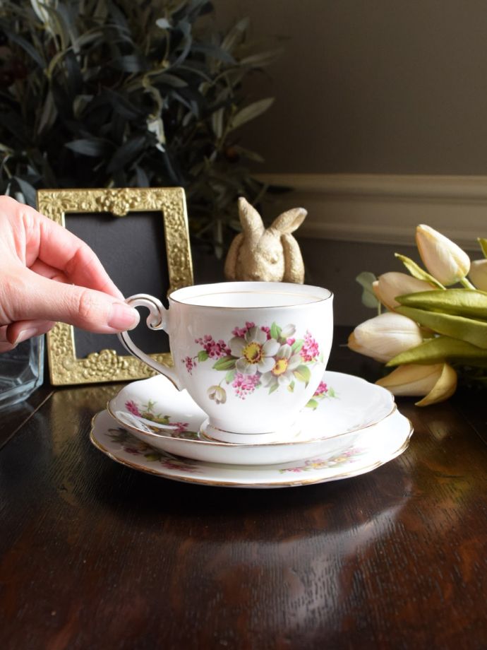 イギリスのカップ&ソーサー(トリオ)