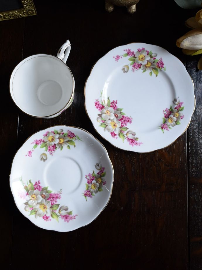 英国アンティークのおしゃれな食器