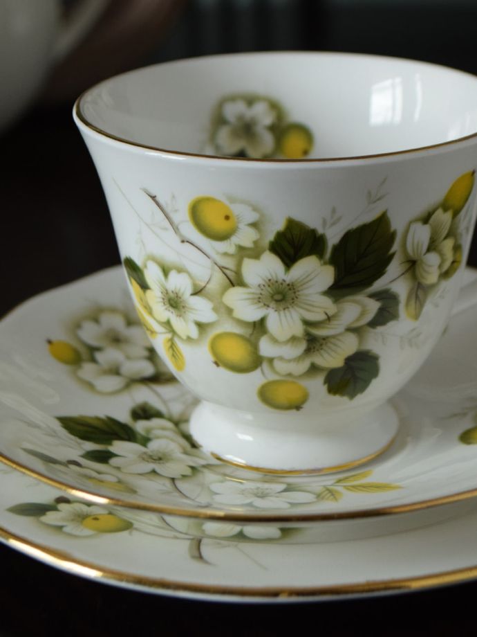 ゲインズバラのカップ＆ソーサー(トリオ)