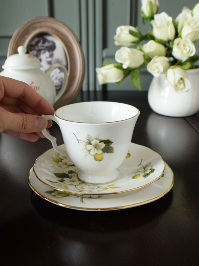 イギリスのカップ＆ソーサー(トリオ)