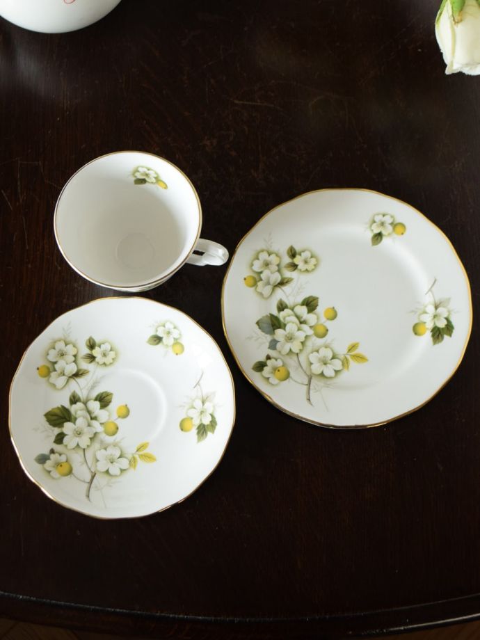 英国アンティークのおしゃれな食器