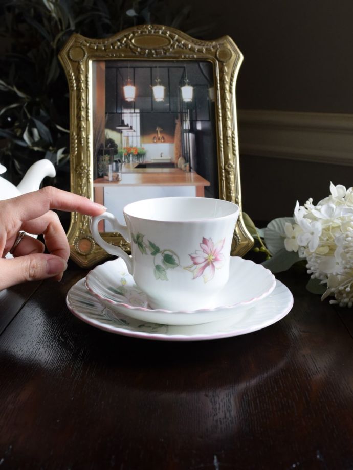 イギリスのカップ＆ソーサー(トリオ)