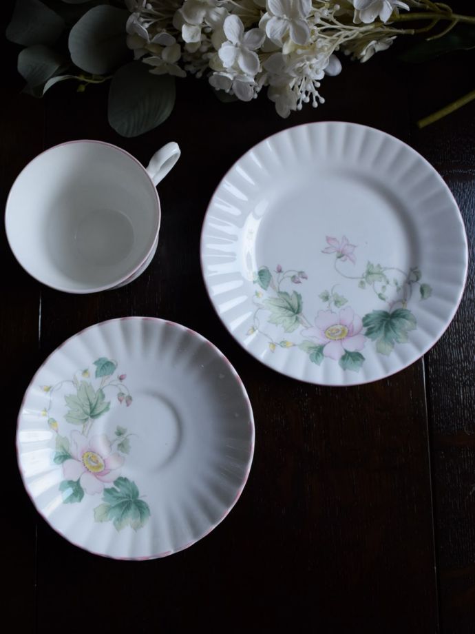 英国アンティークのおしゃれな食器