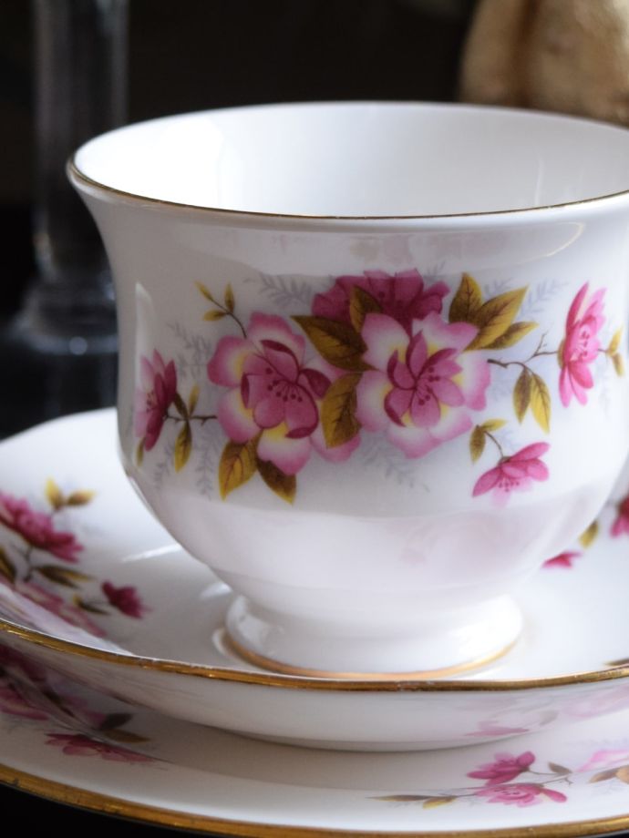 クィーンアンのカップ＆ソーサー(トリオ)