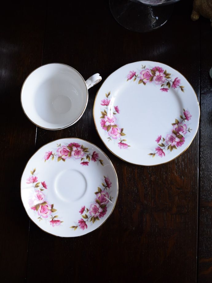 英国アンティークのおしゃれな食器