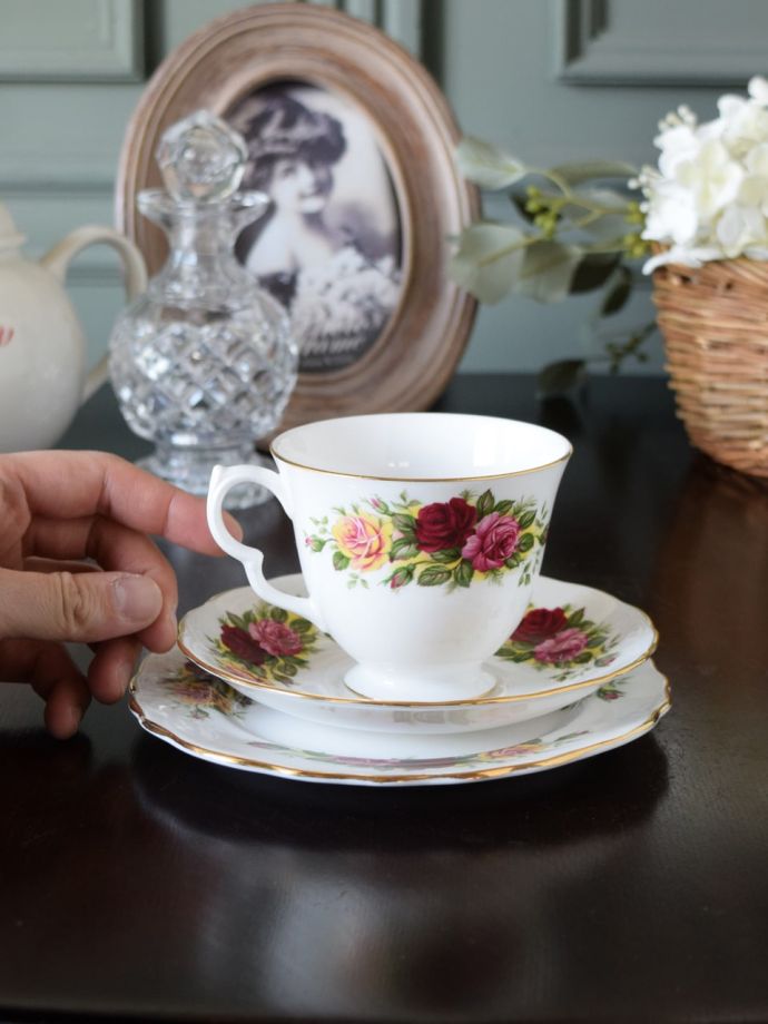 イギリスのカップ＆ソーサー(トリオ)