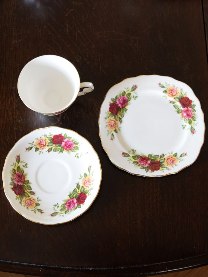 英国アンティークのおしゃれな食器