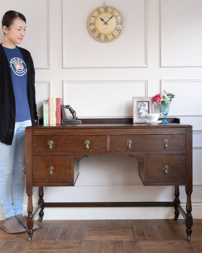 英国アンティークのデスク