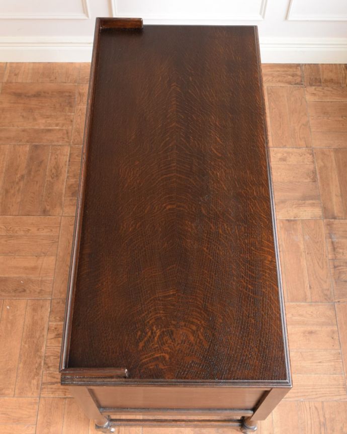 書斎机の美しい天板