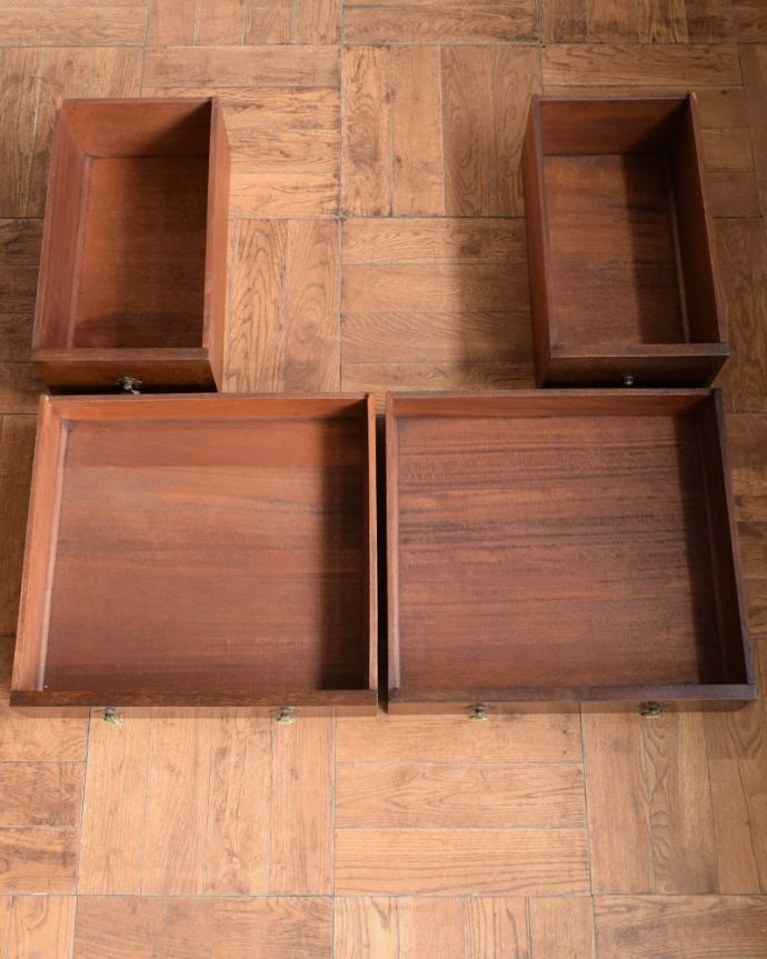 アンティークデスクの引き出し