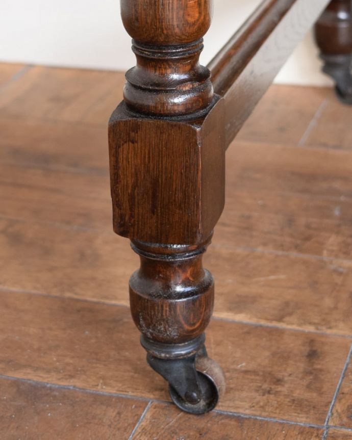 アンティークデスクの脚