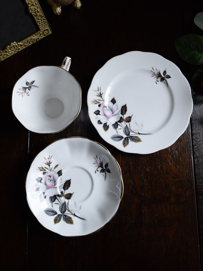 英国アンティークのおしゃれな食器