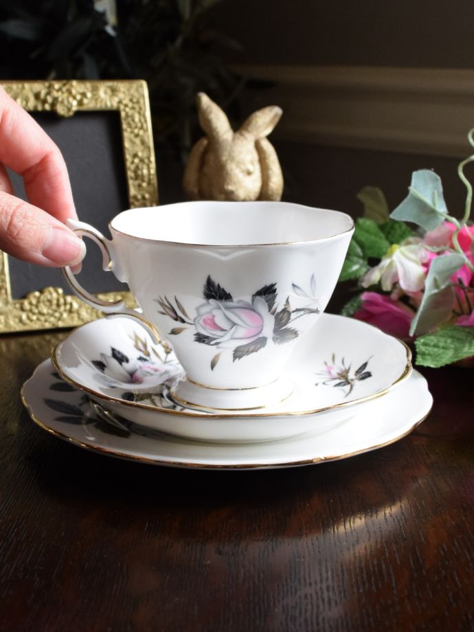 イギリスのカップ&ソーサー(トリオ)