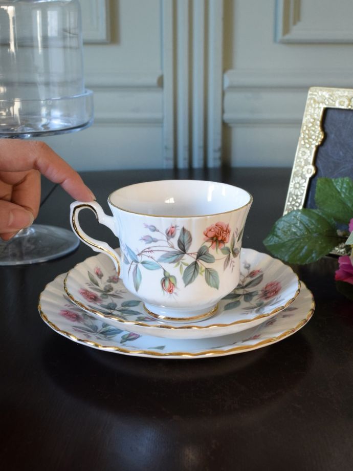 イギリスのカップ＆ソーサー(トリオ)