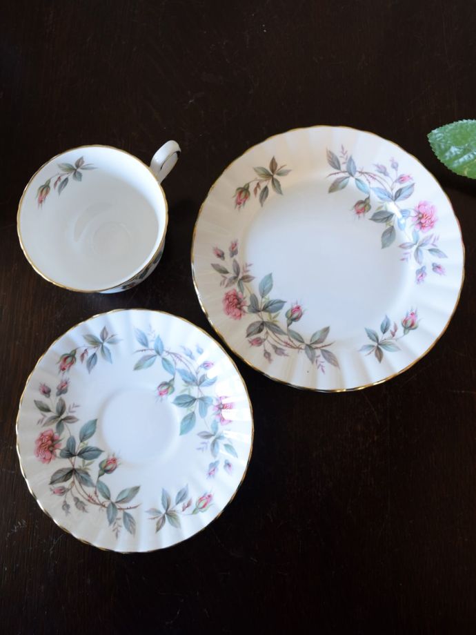 英国アンティークのおしゃれな食器