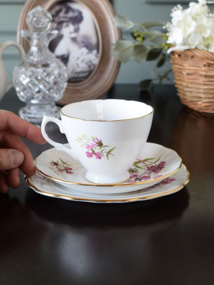 イギリスのカップ&ソーサー(トリオ)