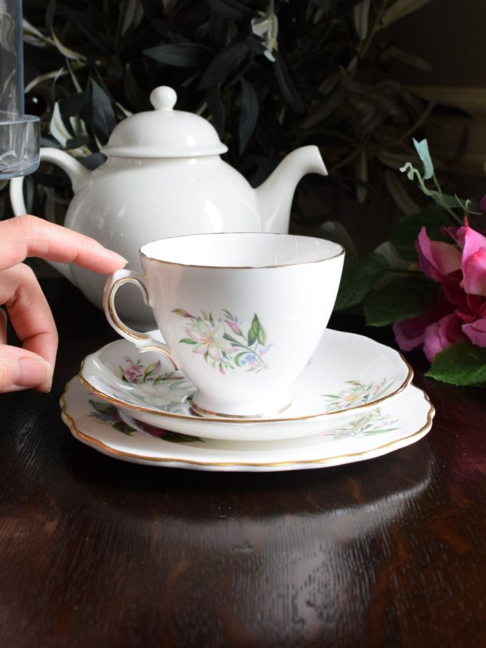 コルクラフのカップ＆ソーサートリオ