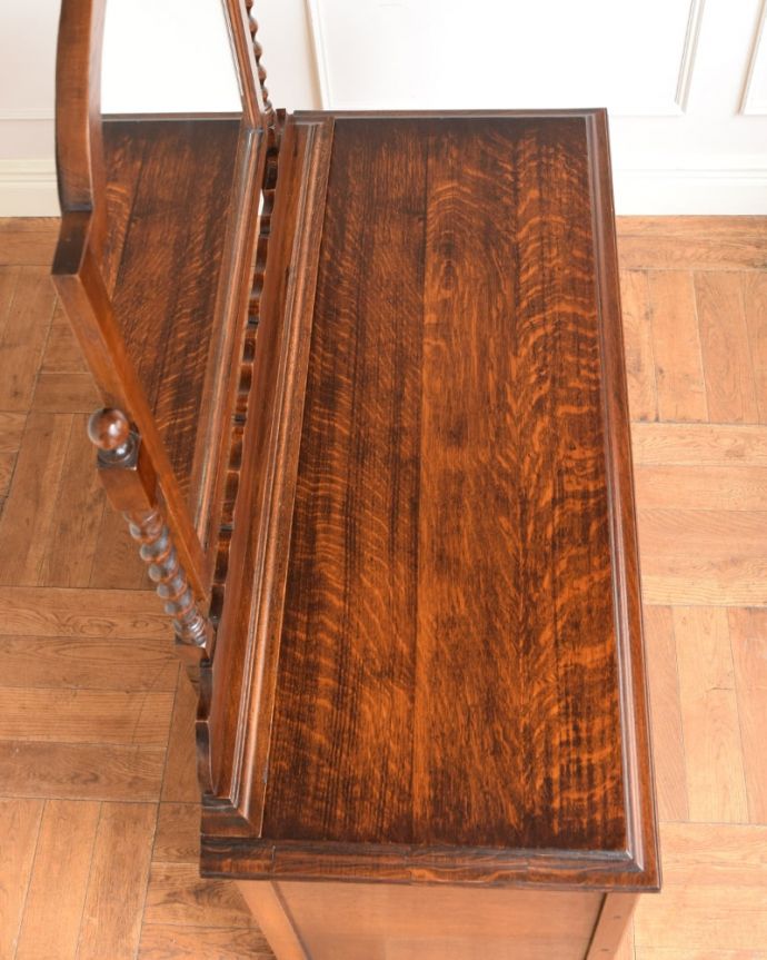 アンティークドレッサーの天板