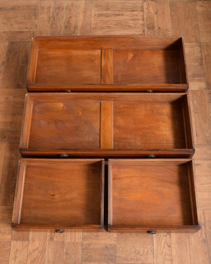 ドレッサーの引き出しの中