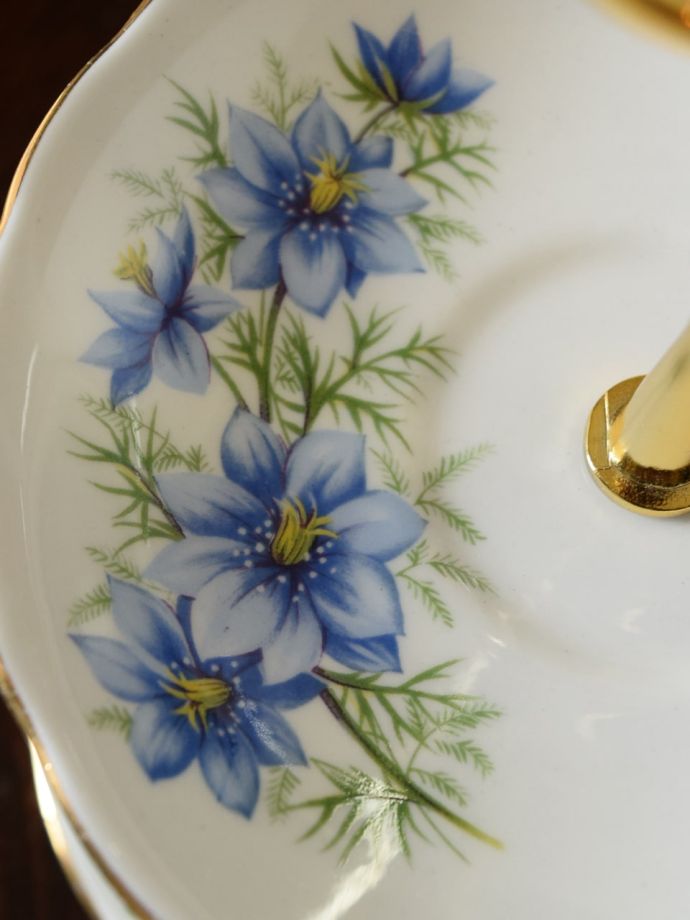 アンティークのケーキスタンド