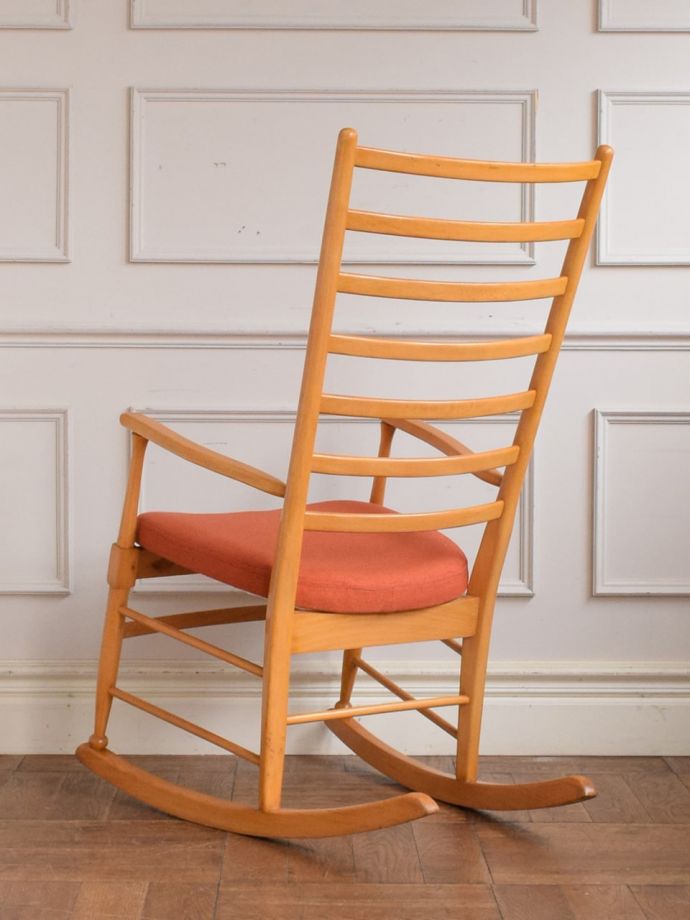 ビンテージチェアの後ろ姿