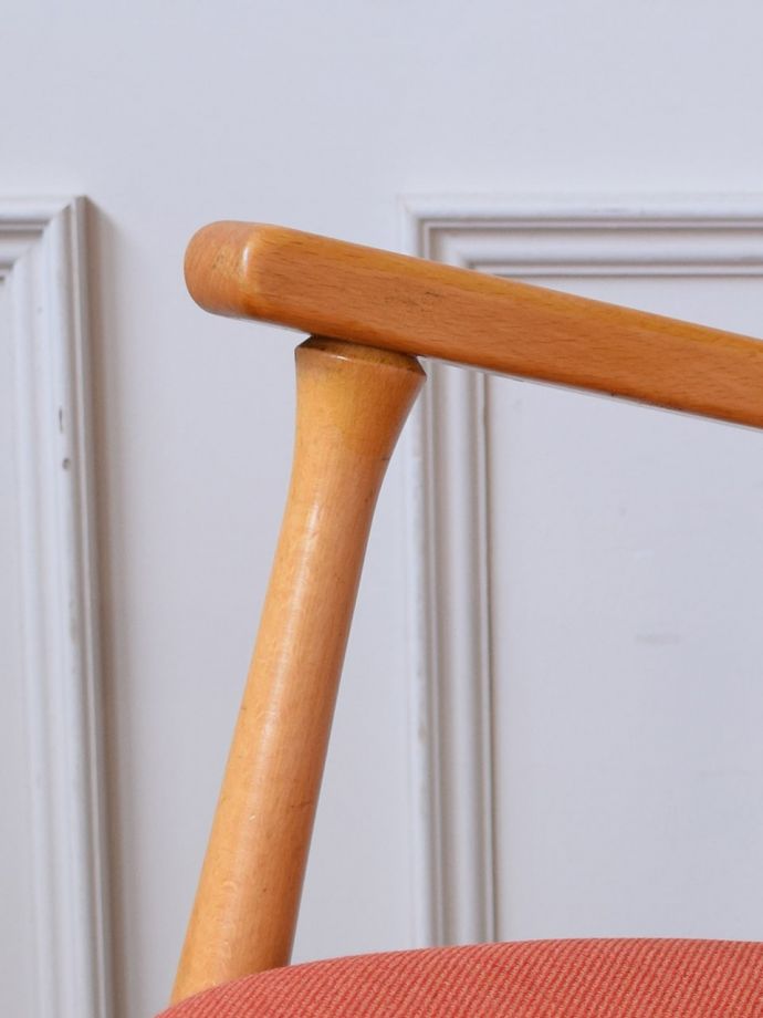 ロッキングチェアの肘掛け