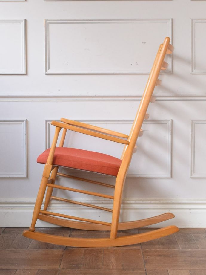 ロッキングチェアの側面