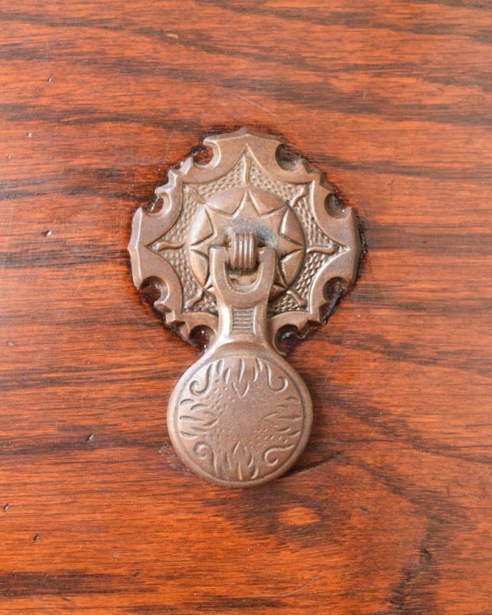 アンティークのキャビネット アンティーク家具 ミラーバックサイドボード 開けるたびに、ワクワクしちゃう。(m-677-f)