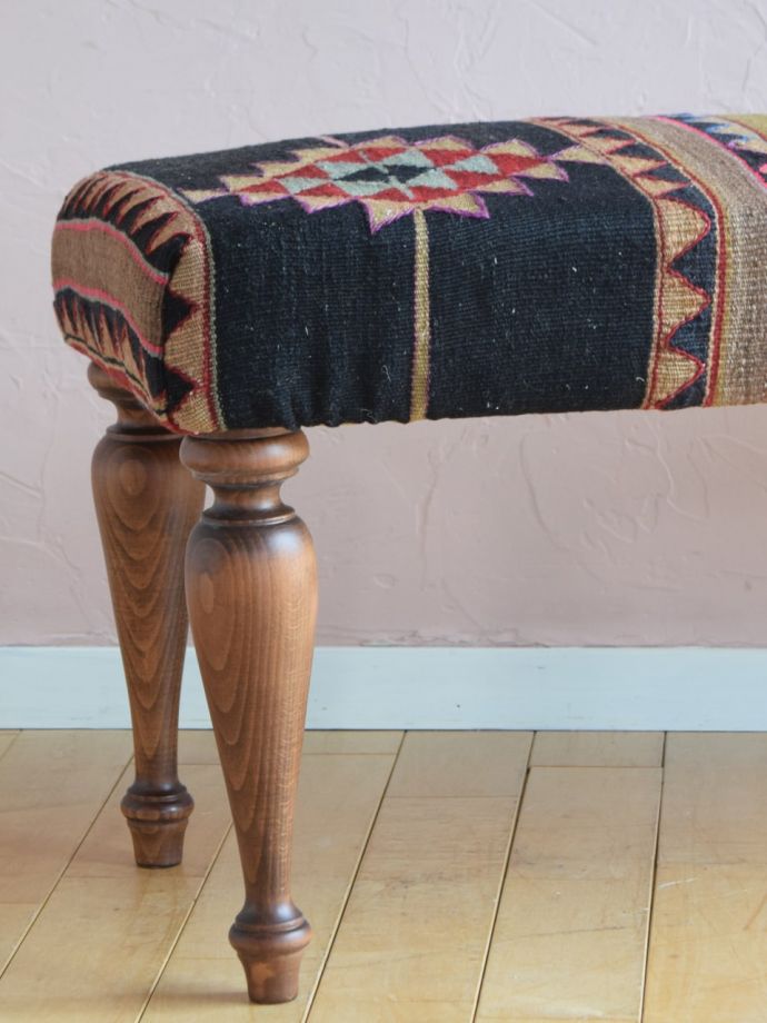 アンティーク調のおしゃれなベンチの足