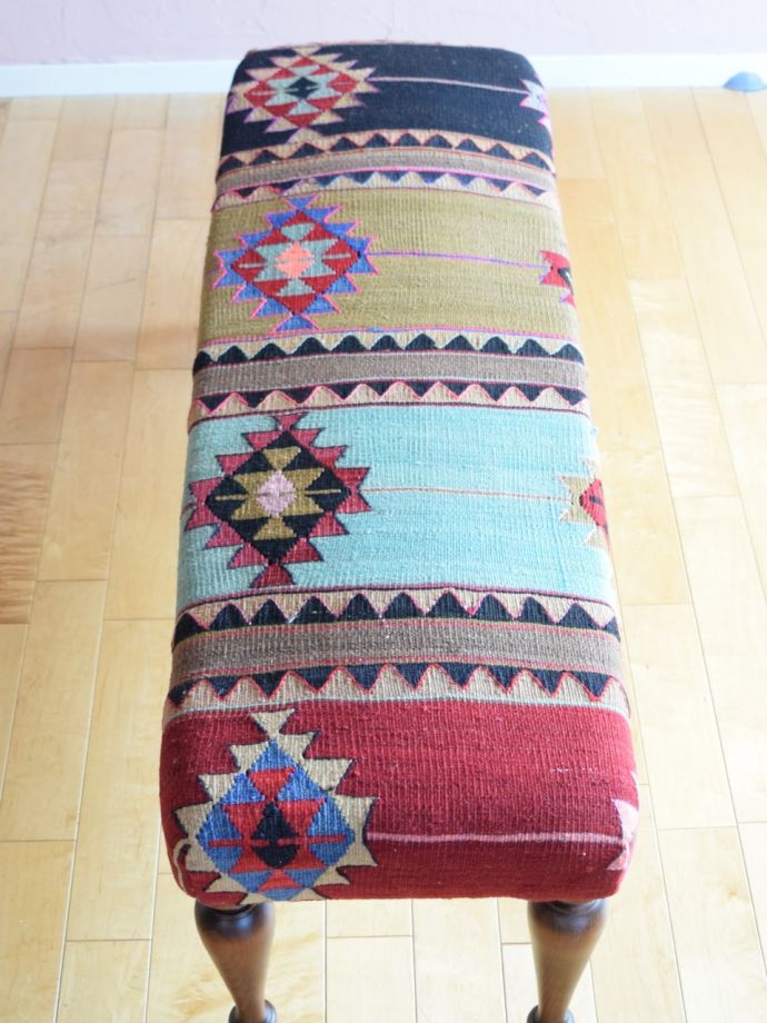 オールドキリムの座面