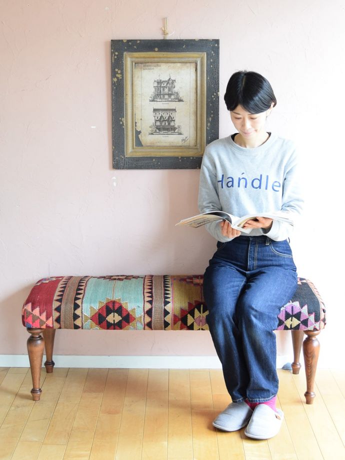 おしゃれなアンティーク調のベンチ