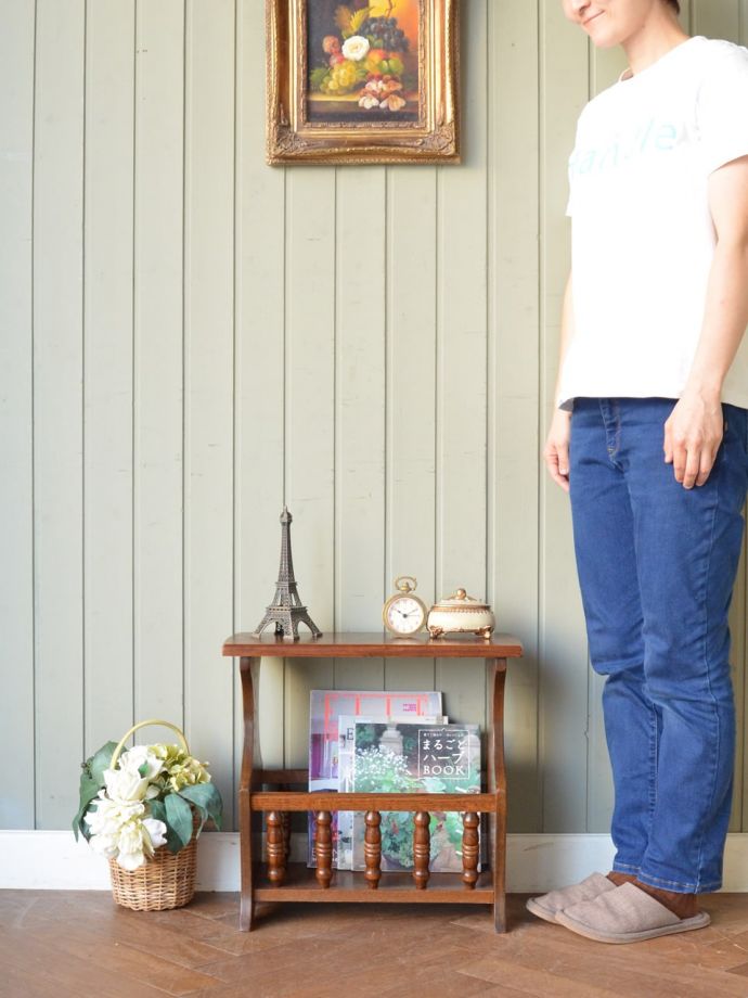 マガジンラック　アンティーク家具　マガジンラック　使いやすさNo.1！便利なアンティークどこのお家でも使っているマガジンラックも、アンティークだったらデザインが素敵だから、なんだかオシャレに使えます。(m-679-f)