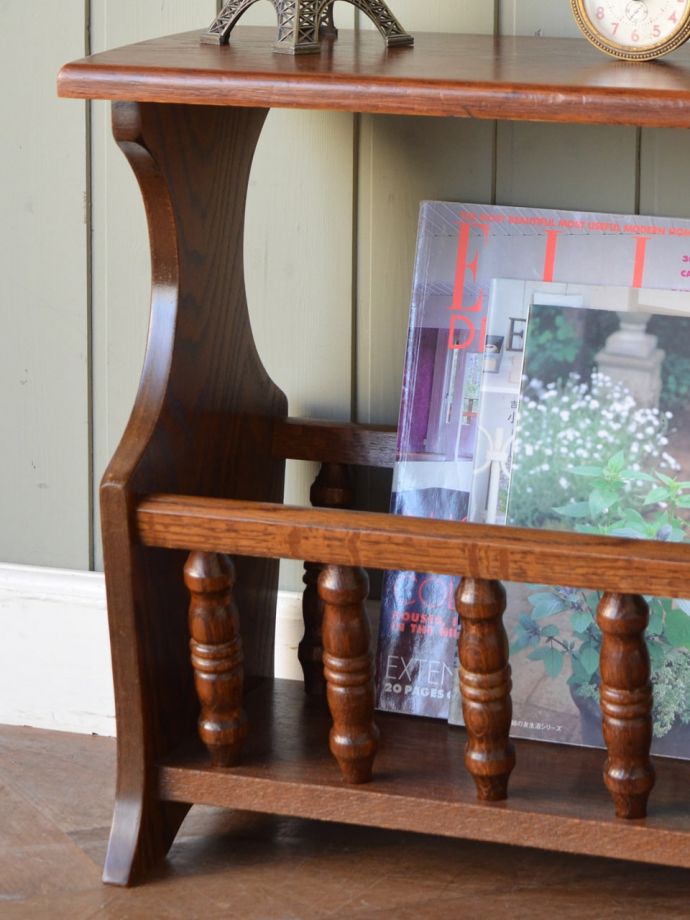 マガジンラック　アンティーク家具　マガジンラック　ちょっと置いておきたい…をキレイに収納新聞や雑誌など、ついついテーブルの上に置いてしまって雑多に見えるものが、コレさえあればキレイに収納出来てお部屋もスッキリ見えるんです。(m-679-f)