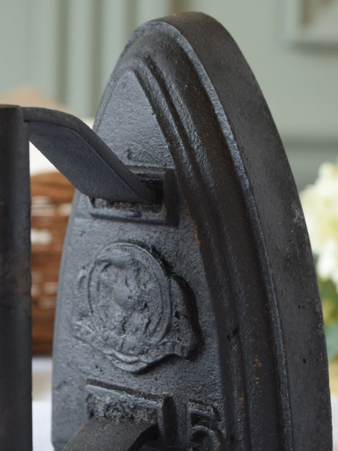 アンティークのアイロン