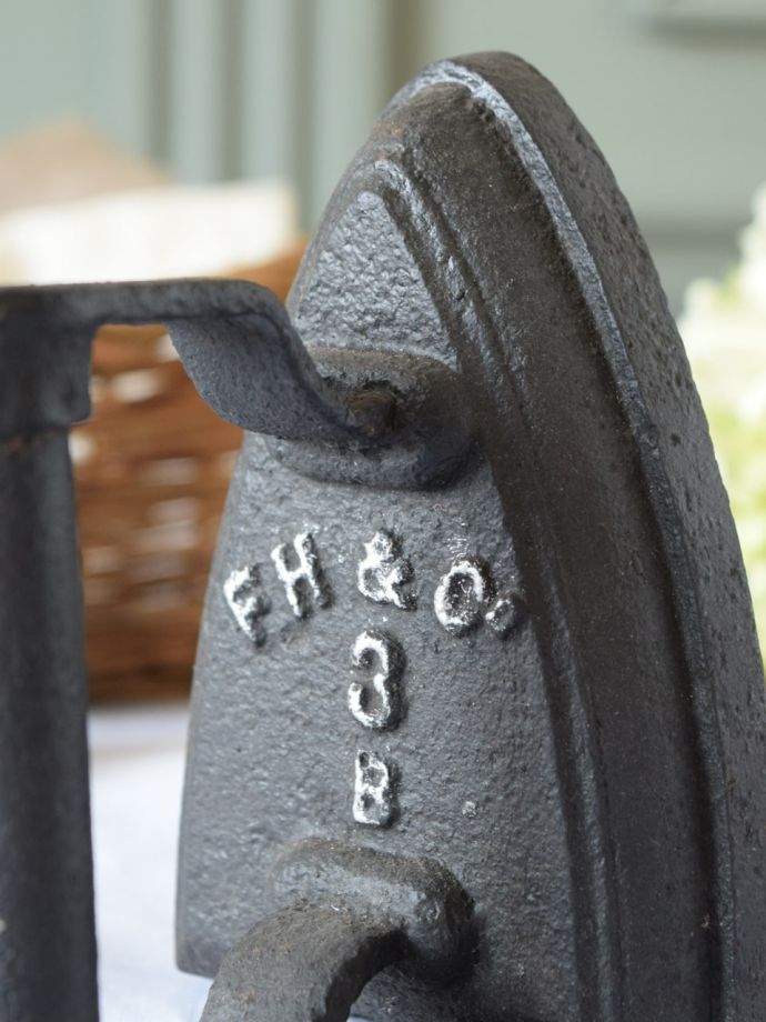 アンティークのアイロン